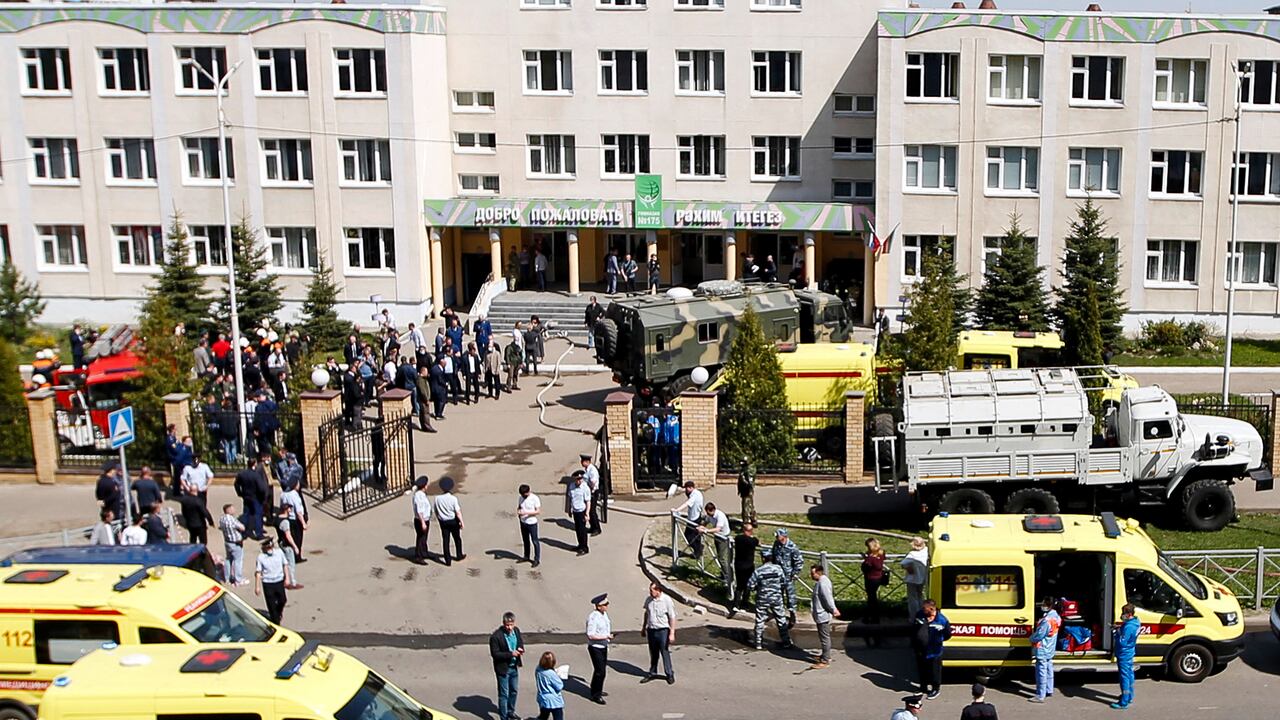 Al menos 7 personas murieron en un tiroteo en una escuela musulmana de Rusia