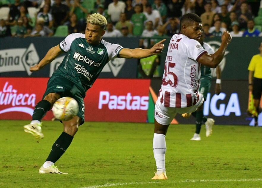 En el estadio del Cali , se juegan los cuadrangulares entre Deportivo Cali vs Tolima.