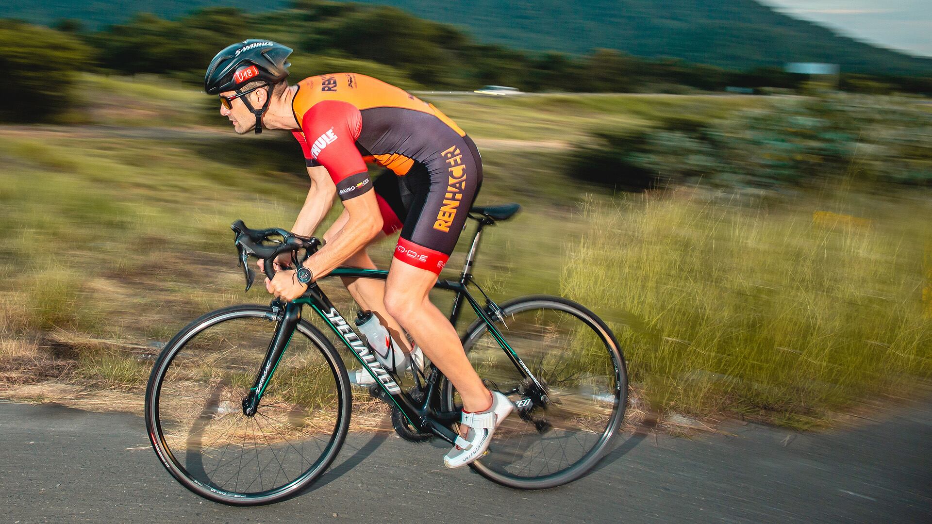 El ultraman Mauricio Salazar se prepara para el "Reto Aventura" en el Caribe Colombiano