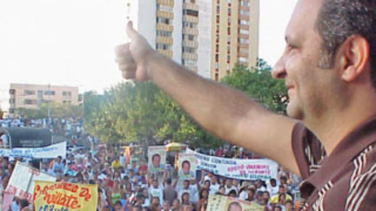 El senador barranquillero Dieb Maloof aparece nombrado por lo menos en tres documentos que estaban en poder del paramilitar Edgar Ignacio Fierro ‘Don Antonio’. Las evidencias están en manos de la Corte Suprema de Justicia