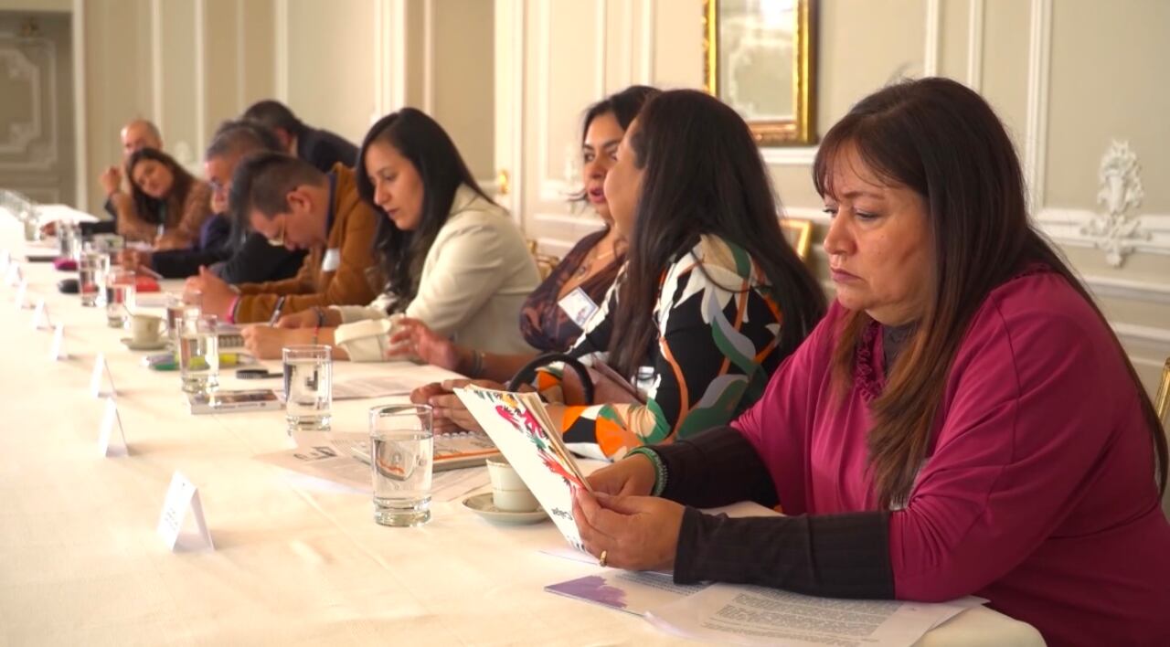 Organizaciones de derechos humanos en reunión con Gustavo Petro