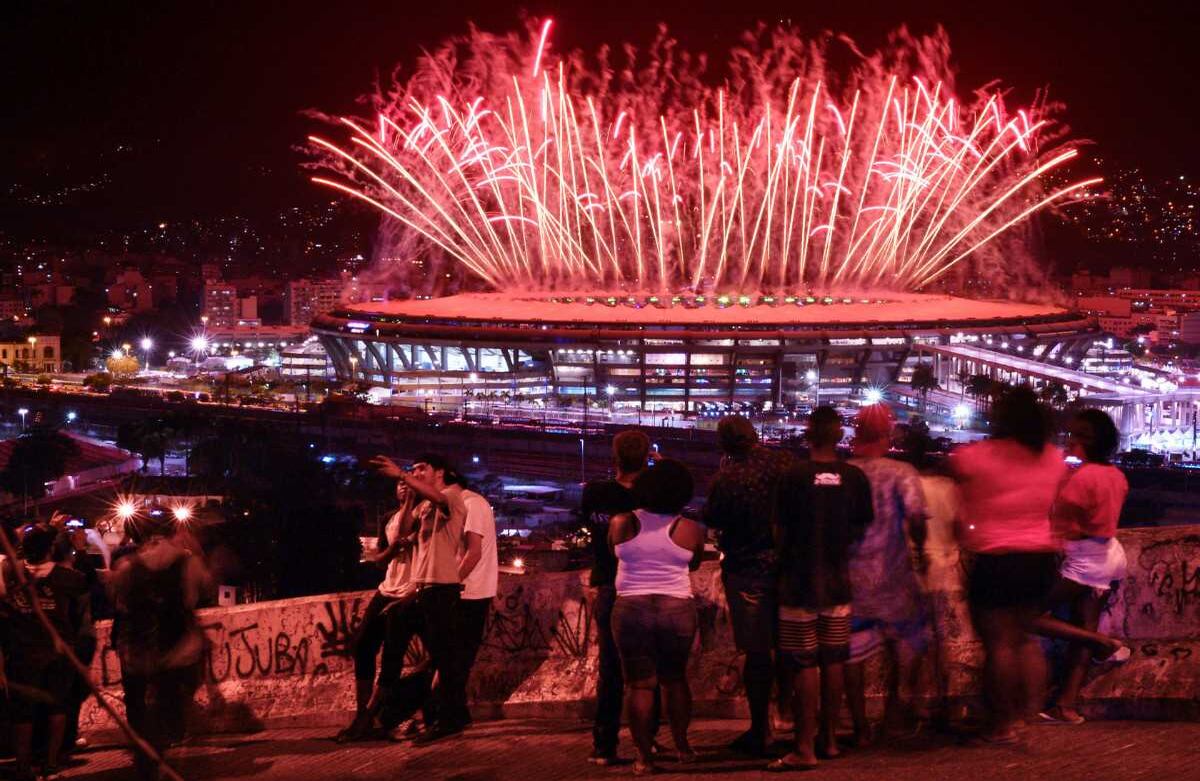 La exhibición duró varias horas, en las que el color llegó hasta las favelas. Carl DE SOUZA / AFP 
