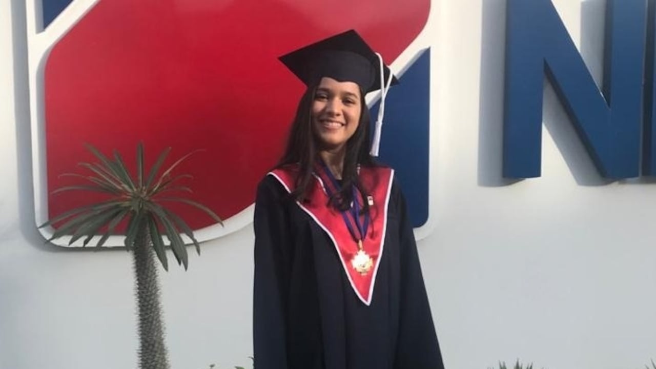 Andrea Lorena Cárdenas bachiller con puntaje perfecto en Prueba Saber 11