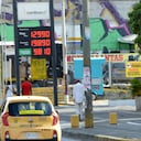 Cali: Economía. Nuevamente, el precio de la gasolina corriente se incrementó en 600 pesos, igual que el mes pasado, llegado en Cali a los casi 13 mil pesos por galón en ciertas estaciones. Todo esto dentro de las últimas declaraciones del presidente Gustavo Petro dice que no habrá cambios en política de importación de gasolina foto José L Guzmán. El País junio 4-23