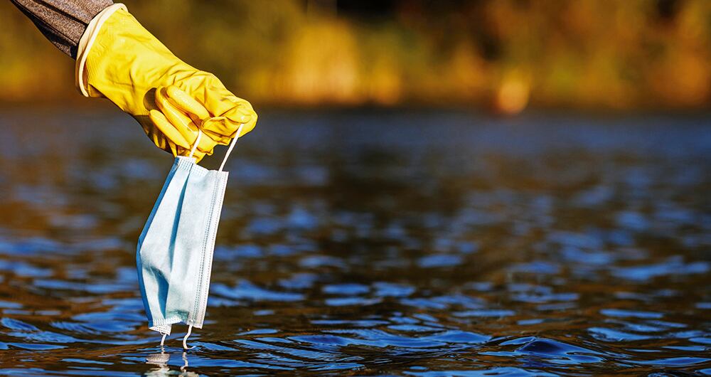 Se denomina máscara quirúrgica, mascarilla quirúrgica, ​ cubreboca, ​ tapaboca, barbijo o nasobuco​​​ a un tipo de máscara autofiltrante o mascarilla que cubre parcialmente el rostro.