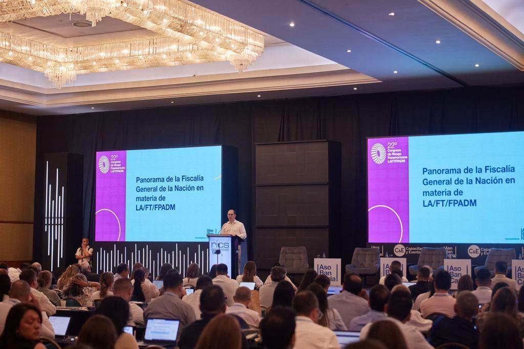 “Esto no se va a resolver pagándole a los criminales para que no delincan”: fiscal Barbosa sobre propuesta del gobierno Petro