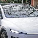 Tesla nació en 2003 en Estados Unidos y fue bautizada en honor al inventor e ingeniero eléctrico Nikola Tesla. El millonario Elon Musk entró en 2004 como principal inversionista.