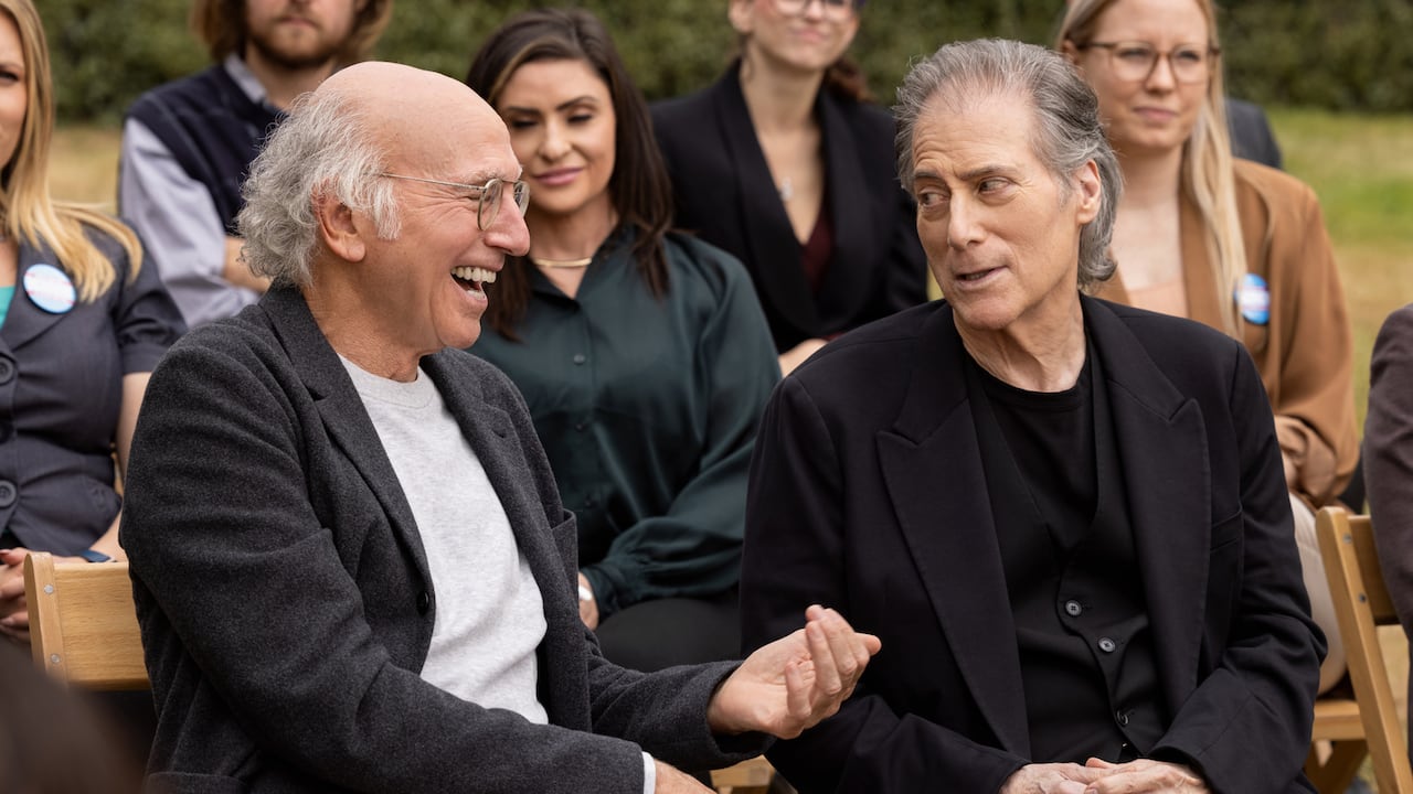 Larry David y Richard Lewis, una dupla que encendió la llama de 'Curb Your Enthusiasm'. Lo hicieron desde el primer episodio, en el año 200, hasta esta última temporada, 24 años después.