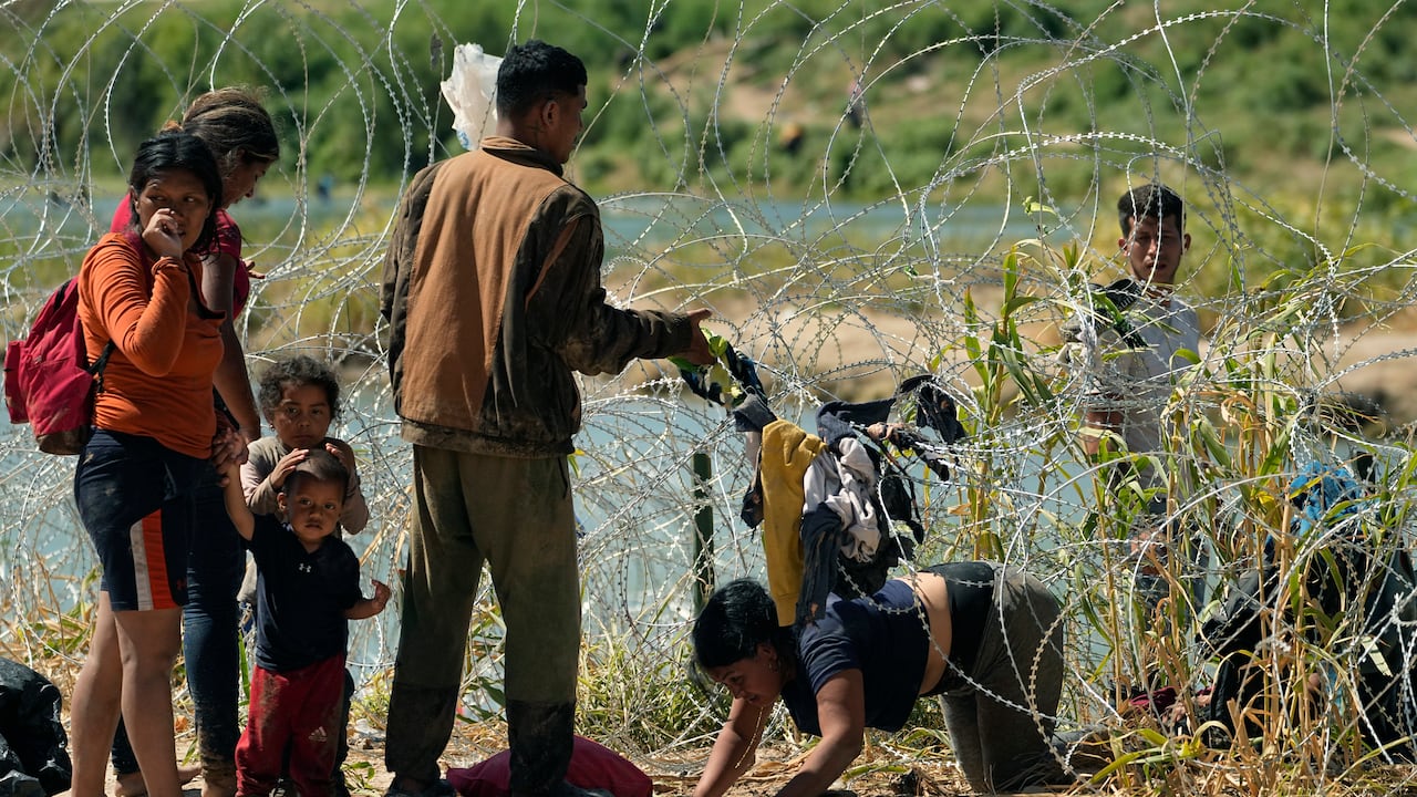 De acuerdo con el Daily Mail muchas personas serían antiguos aliados del régimen de Nicolás Maduro en Venezuela y llegaron a Estados Unidos de forma ilegal.