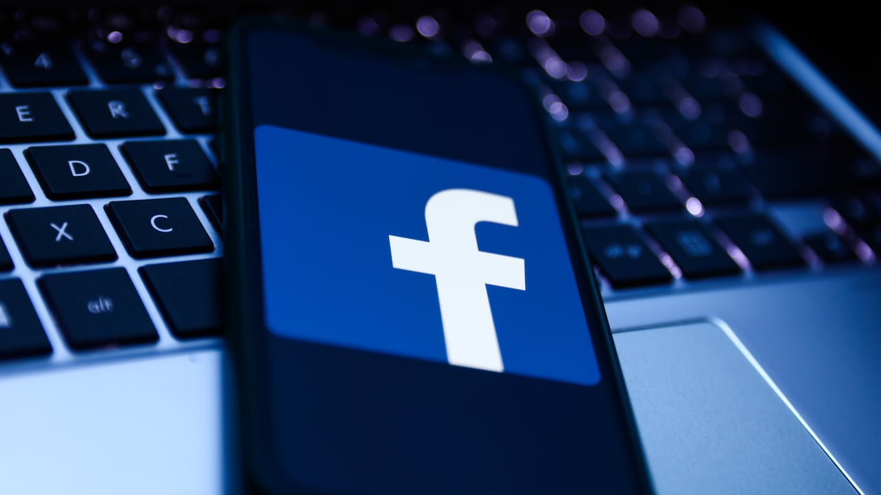 Así puede eliminar los datos personales de Facebook.