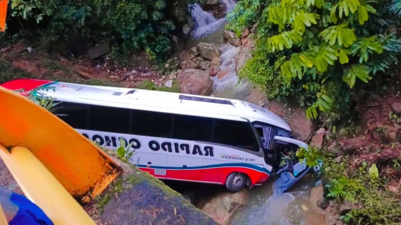 La emergencia vial ocurrió en la madrugada de este sábado 4 de enero en la autopista Medellín - Bogotá, jurisdicción de San Luis, Antioquia.