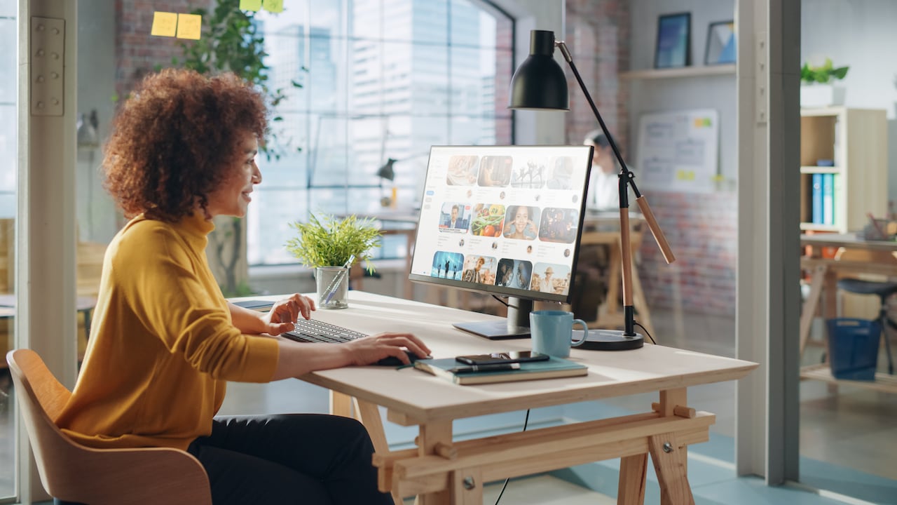 La búsqueda de estas vacantes se realiza a través de plataformas digitales.