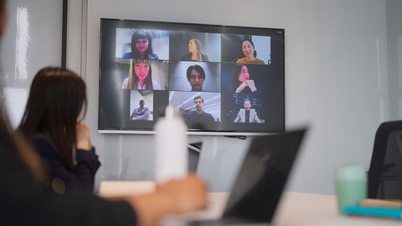 Cómo proyectar un celular en un televisor sin cables