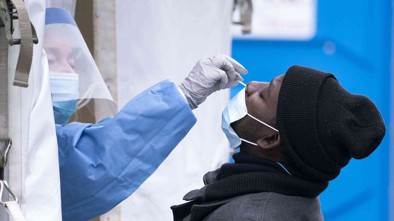 De acuerdo con el informe, las condiciones prevalentes en las personas de 50 años o más suelen ser enfermedades renales crónicas, cardiovasculares, afecciones respiratorias crónicas y la diabetes.