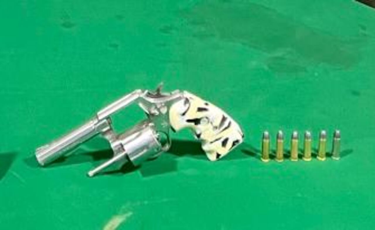 El arma encontrada en poder del capturado