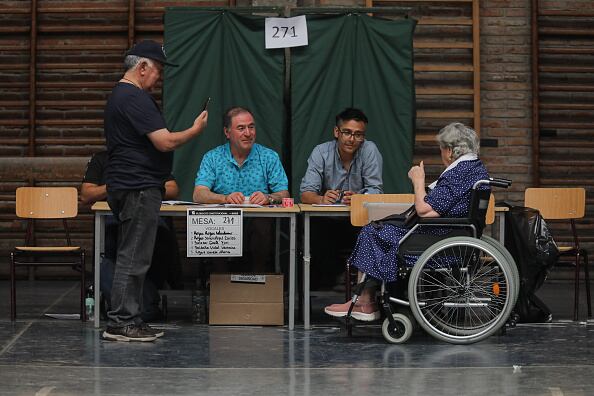 Profundizaría en los principios del libre mercado, reduciría la intervención del Estado y podría limitar algunos derechos, como los reproductivos.