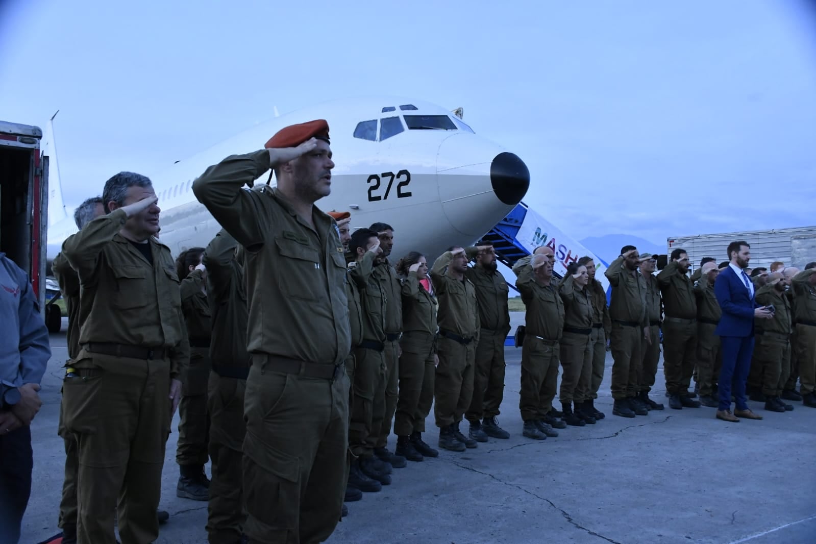 Los 23 rescatistas de Israel fueron despedidos en el Aeropuerto Alfonso Bonilla Aragón.