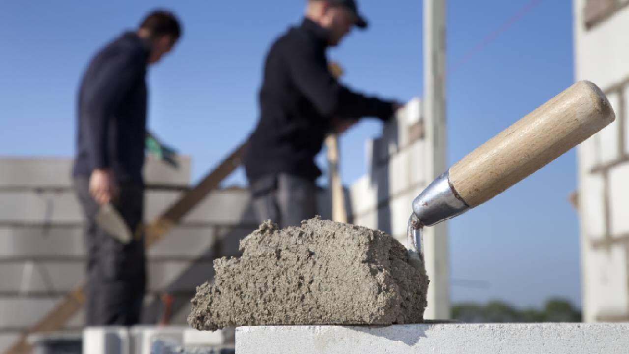 El mexicano es aplaudido en redes sociales por su entereza (imagen de referencia albañilería).