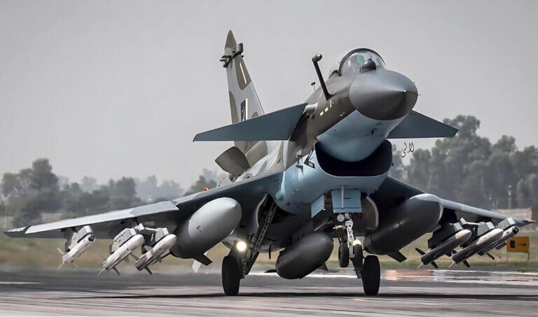 El tipo de avión fue ofrecido a Colombia en el marco de la visita de Petro a China