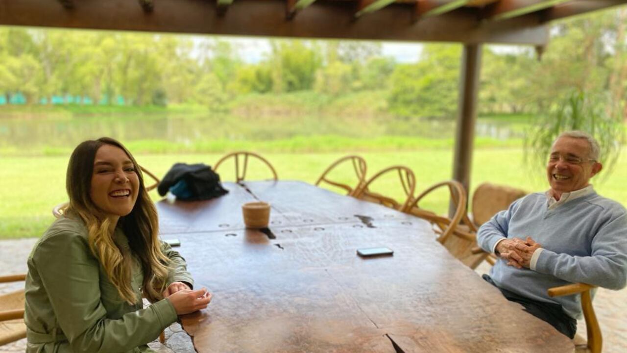 Laura Medina junto al expresidente Álvaro Uribe