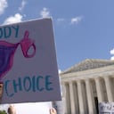 Activistas por el derecho al aborto protestan delante de la Corte Suprema en Washington el 25 de junio del 2022. Foto: AP/ Jose Luis Magana.