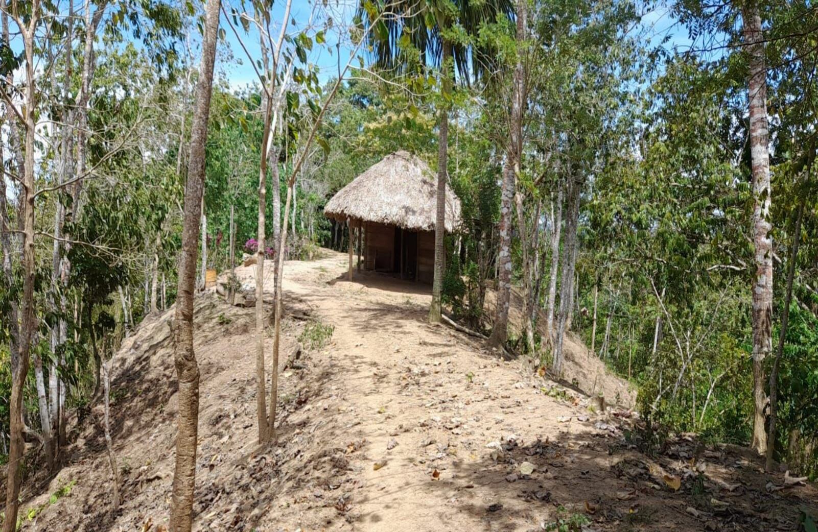 En esta vivienda ubicada en la vereda La Pita del municipio de Turbo (Antioquia), fue uno de los últimos lugares en los que permaneció el cabecilla y del cual se fugó ante la presencia de la Fuerza Pública
