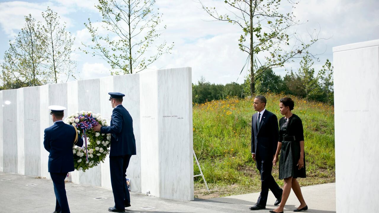 El expresidente de los Estados Unidos acompañados de su esposa Michelle Obama