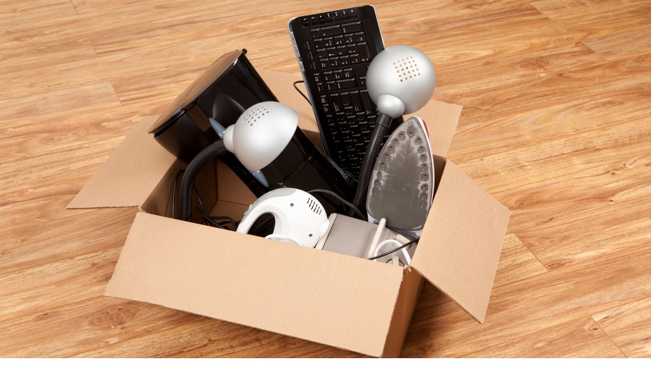 Algunas personas no saben cómo desechar adecuadamente los electrodomésticos viejos.