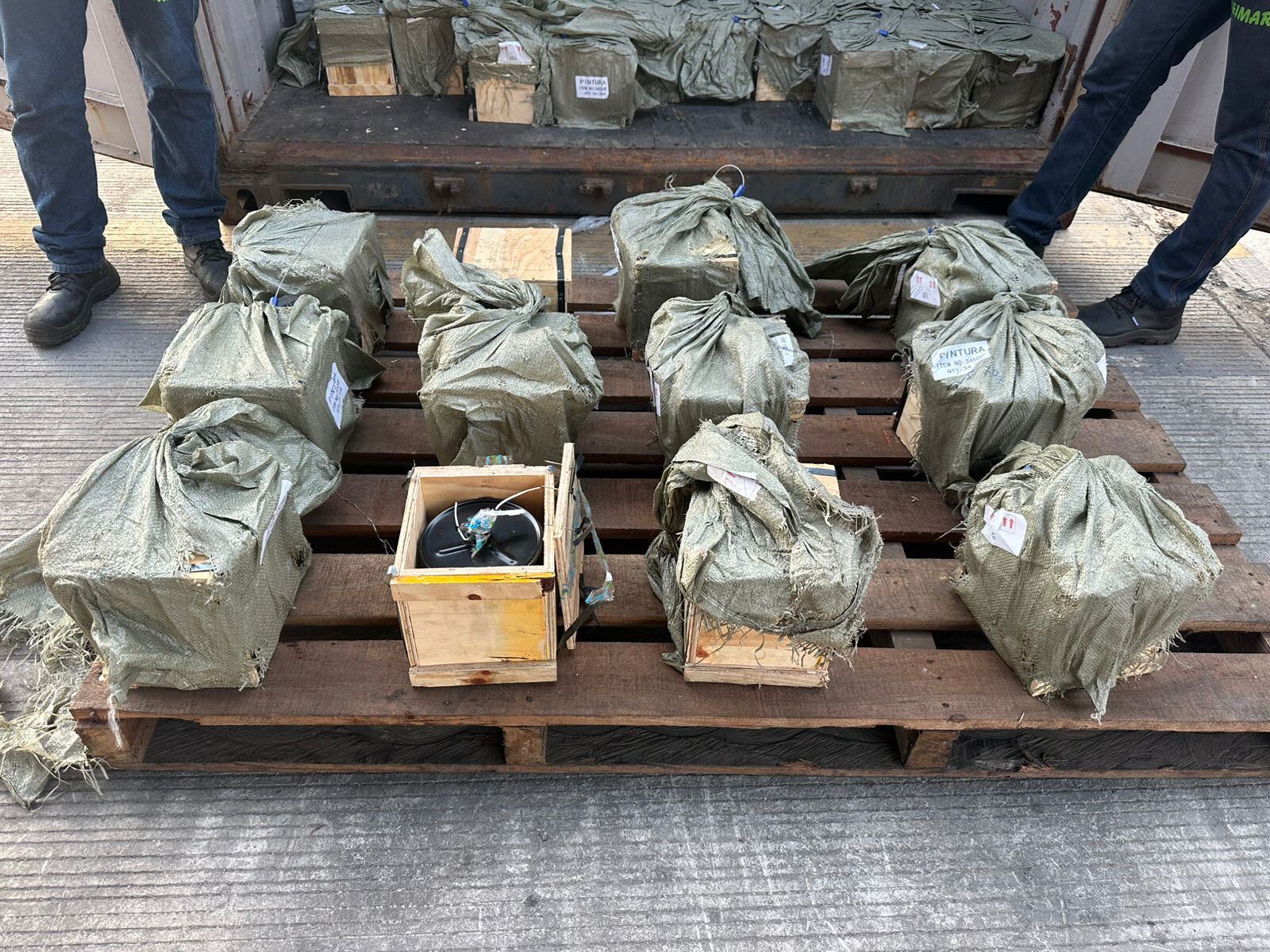 Desde Asia venía el mercurio líquido, según la Policía.