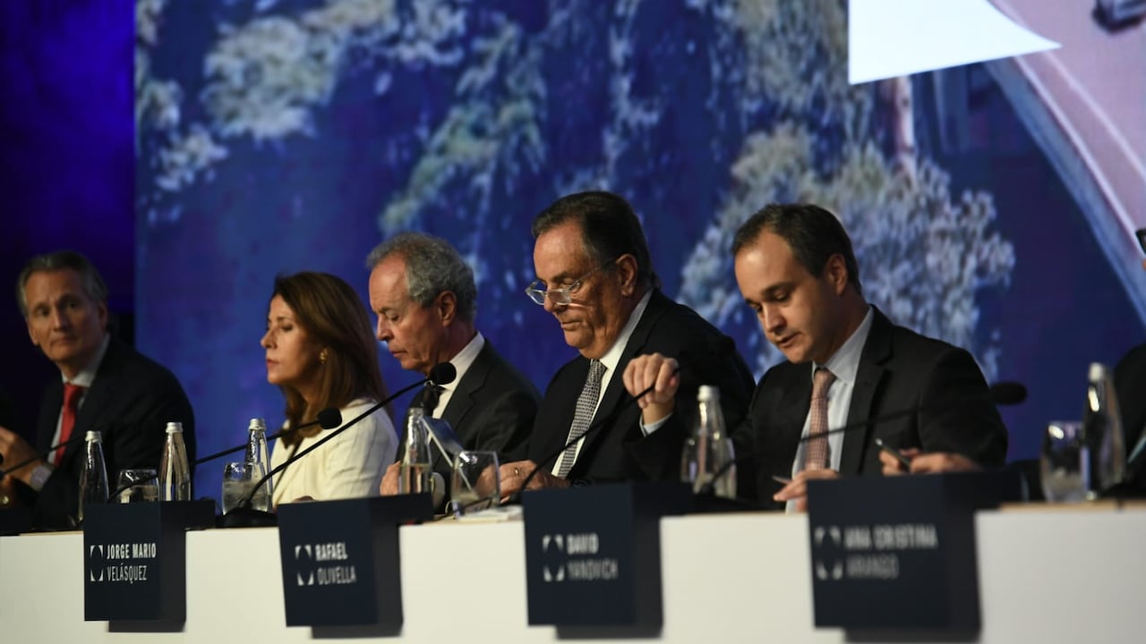 La compañía mantiene calificaciones crediticias AAA.