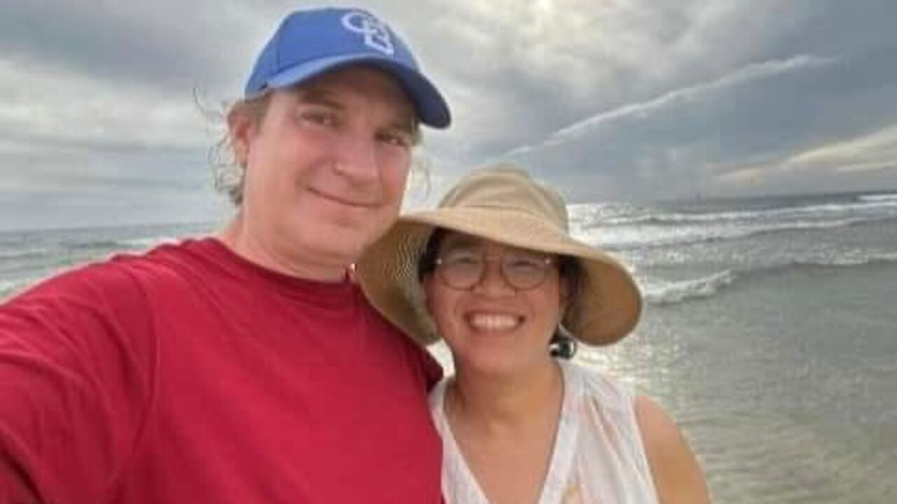 La pareja fue identificada como Corey Allen y Yeon-Su Kim, su esposa, de quienes no se tuvo conocimiento de su paradero desde el pasado sábado cuando realizaban un viaje en kayak frente a la costa de Puerto Peñasco en el Golfo de California, en un balneario ubicado a 63 millas (101,389 kilómetros) de la frontera con Estados Unidos.