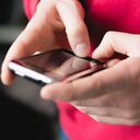 A las personas que no tienen productos financieros, se les enviará un mensaje de texto a su celular indicándole la entidad financiera en donde debe abrir su producto digital, que es donde recibirá el giro.