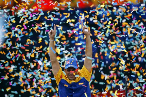 Capriles Radonsky encabeza una caravana electoral en la ciudad de Caracas (Venezuela), previo a las elecciones que se celebrarán el próximo 7 de octubre.