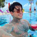 Yéferson Cossio regala dinero a una seguidora porque estaba entusada