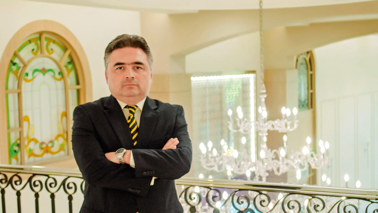 Carlos Hernández, abogado