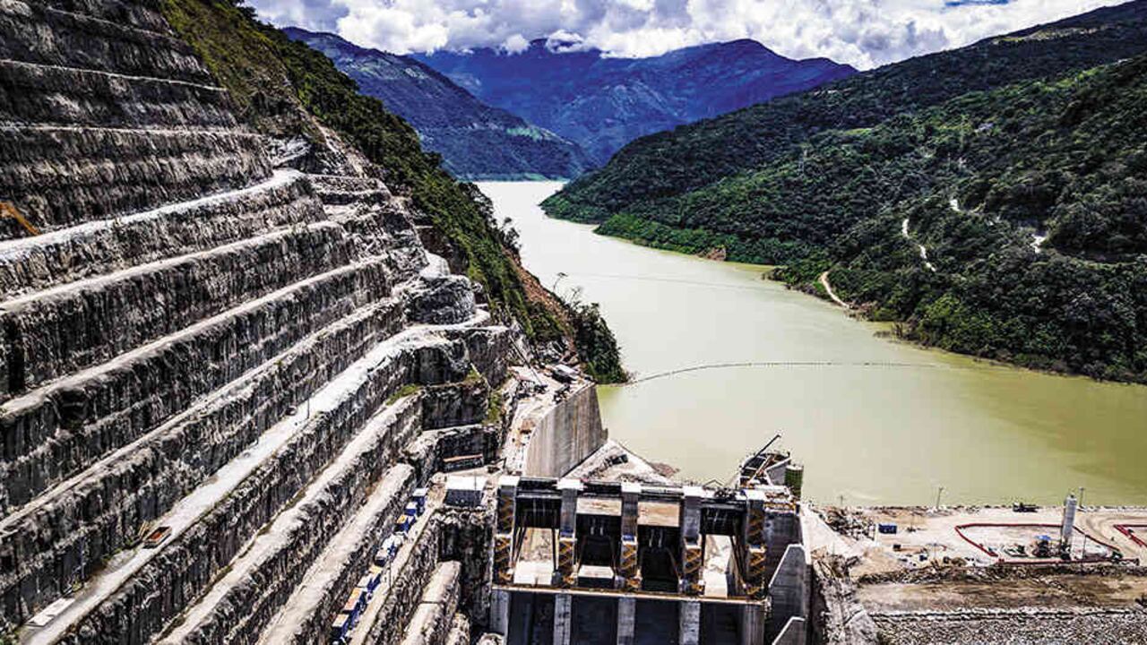 El debate ambiental en torno a Hidroituango se reavivó por cuenta del cierre de una de las compuertas de la casa de máquinas y la amenaza de reducción del caudal aguas abajo.