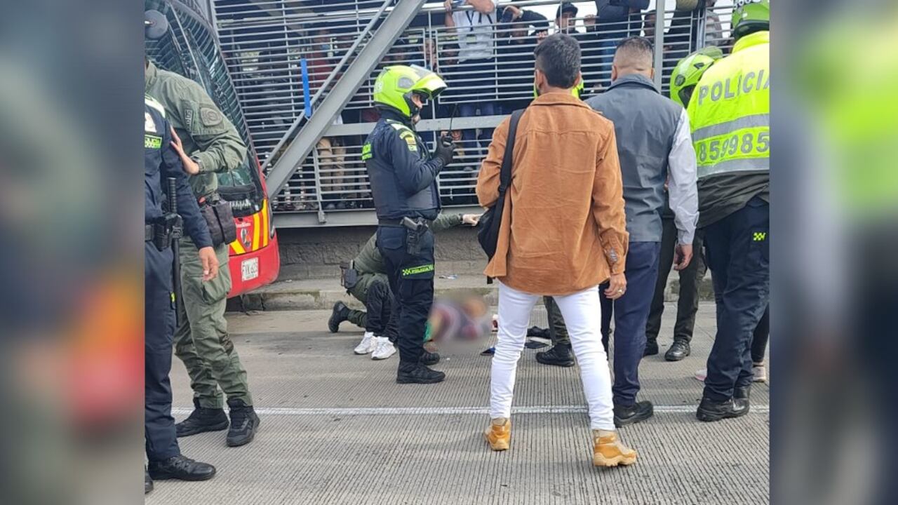 Un ladrón resultó herido en Soacha en medio de un cruce de disparos con la Policía luego de que intentara hurtar a los pasajeros de un vehículo de transporte público