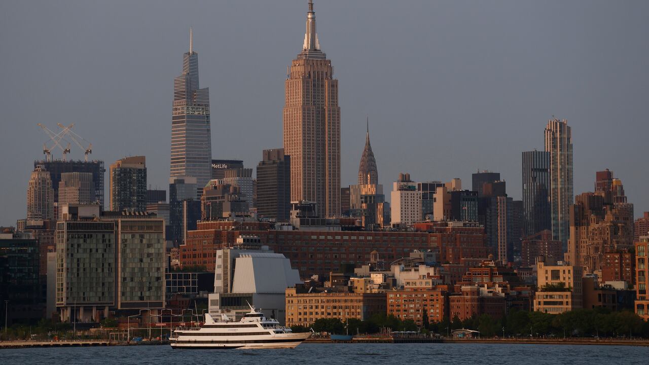 Alcalde de New York Eric Adams, al borde del desespero por llegada de migrantes