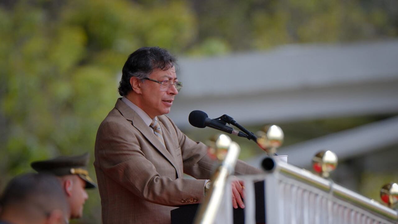 Presidente Gustavo Petro confirma la muerte de menores de edad durante bombardeos.