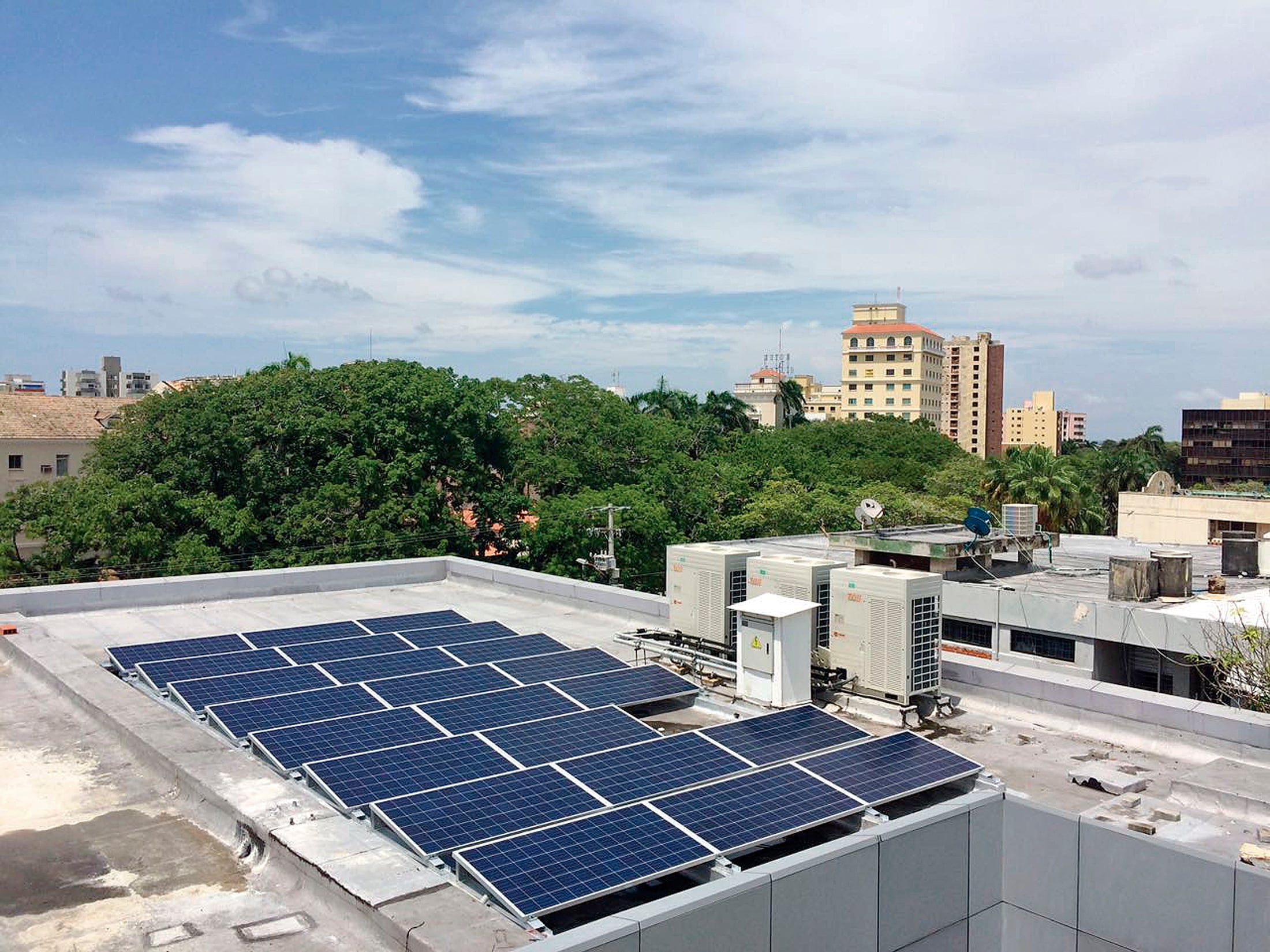 A través de líneas de crédito verde con recursos propios, Davivienda financia iniciativas de las líneas sostenibles vivienda y constructor, que corresponden a proyectos de construcción sostenible con certificación LEED o EDGE de edificaciones destinadas a vivienda y uso comercial.