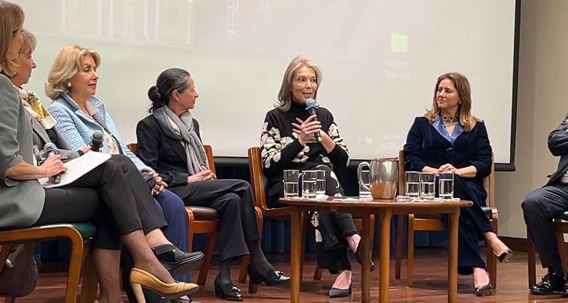 Las primeras damas se reunieron para realizar un conversatorio.