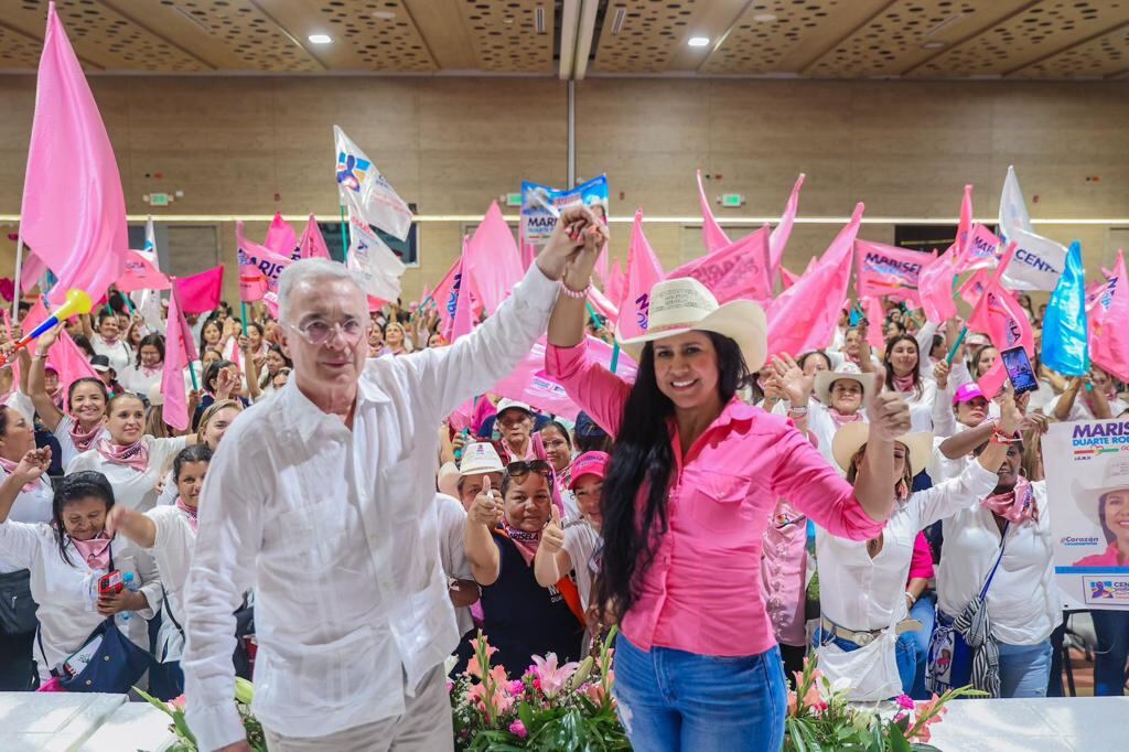 Álvaro Uribe y Marisela Duarte.