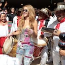 Shakira fue recibida al estilo colombiano en el aeropuerto de Barajas.