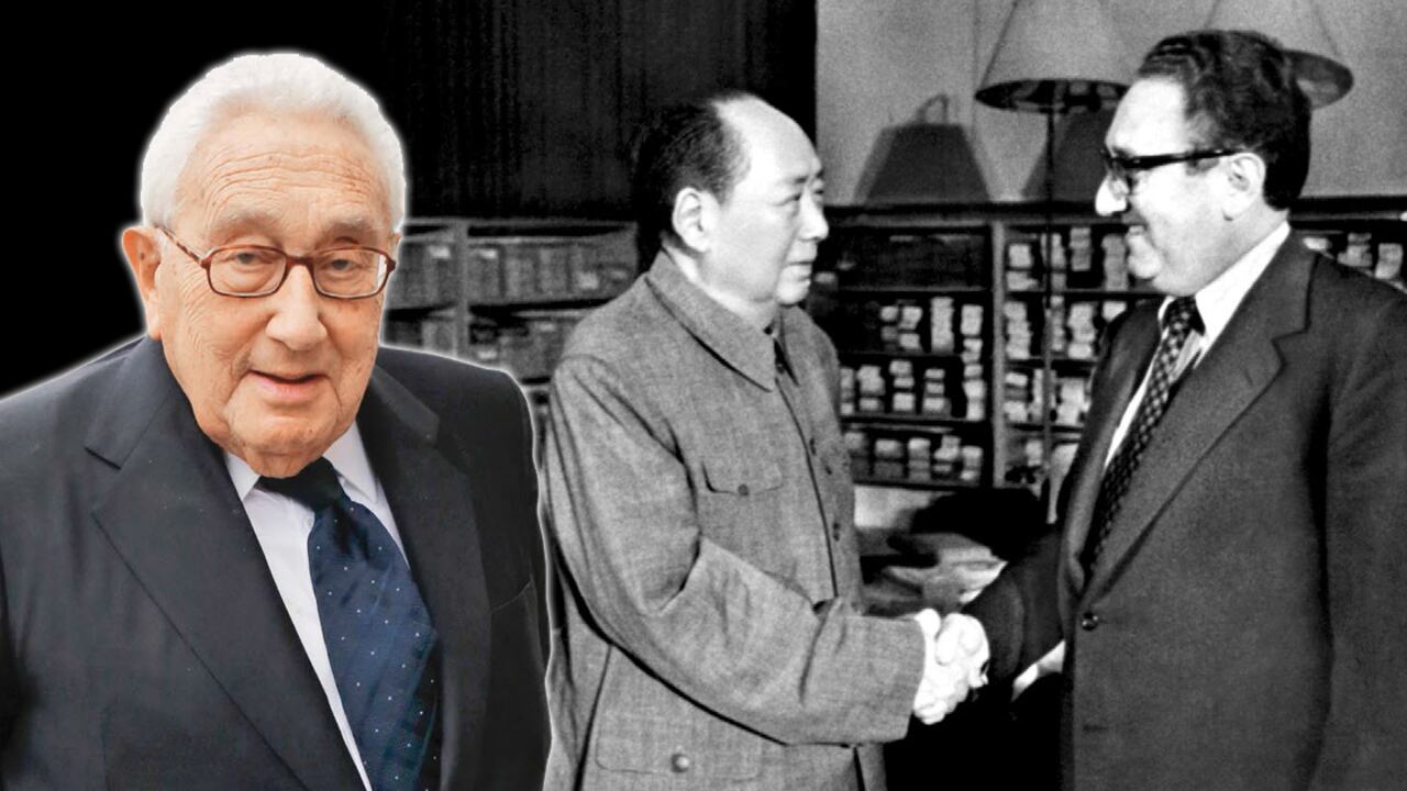 Uno de los mayores aciertos de Kissinger fue acercar a los líderes Richard Nixon y Mao Zedong. Por esta labor recibió la distinción, junto a Richard Nixon ,de Hombres del Año de la revista ‘Time’ en 1972.