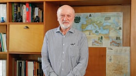 Jhon Sudarsky hace parte de la Alianza Verde. Aún así es crítico de su propio partido y los escándalos de corrupción que han salpicado a la colectividad.