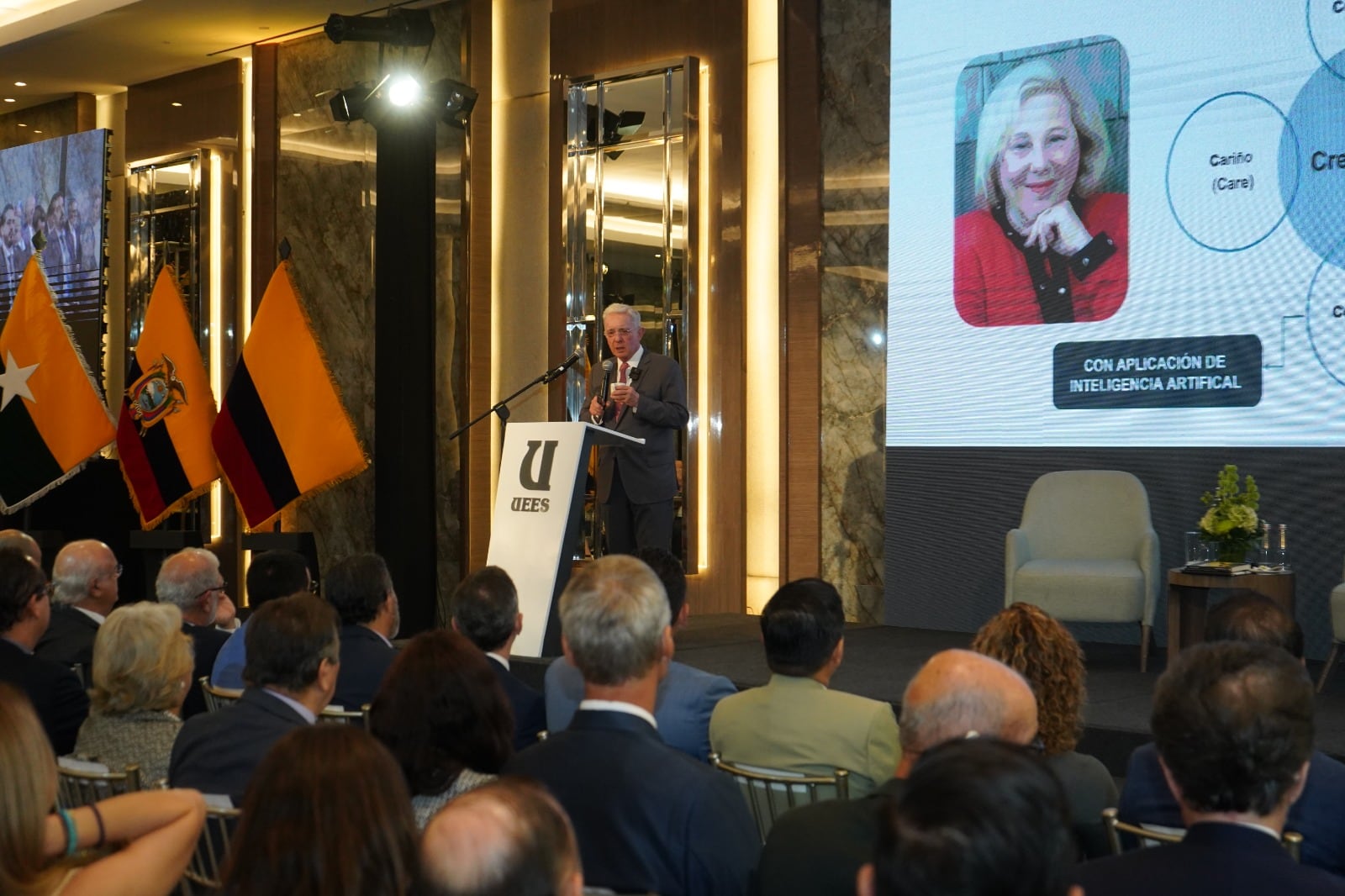 Álvaro Uribe Vélez recibió el Doctorado Honoris Causa.