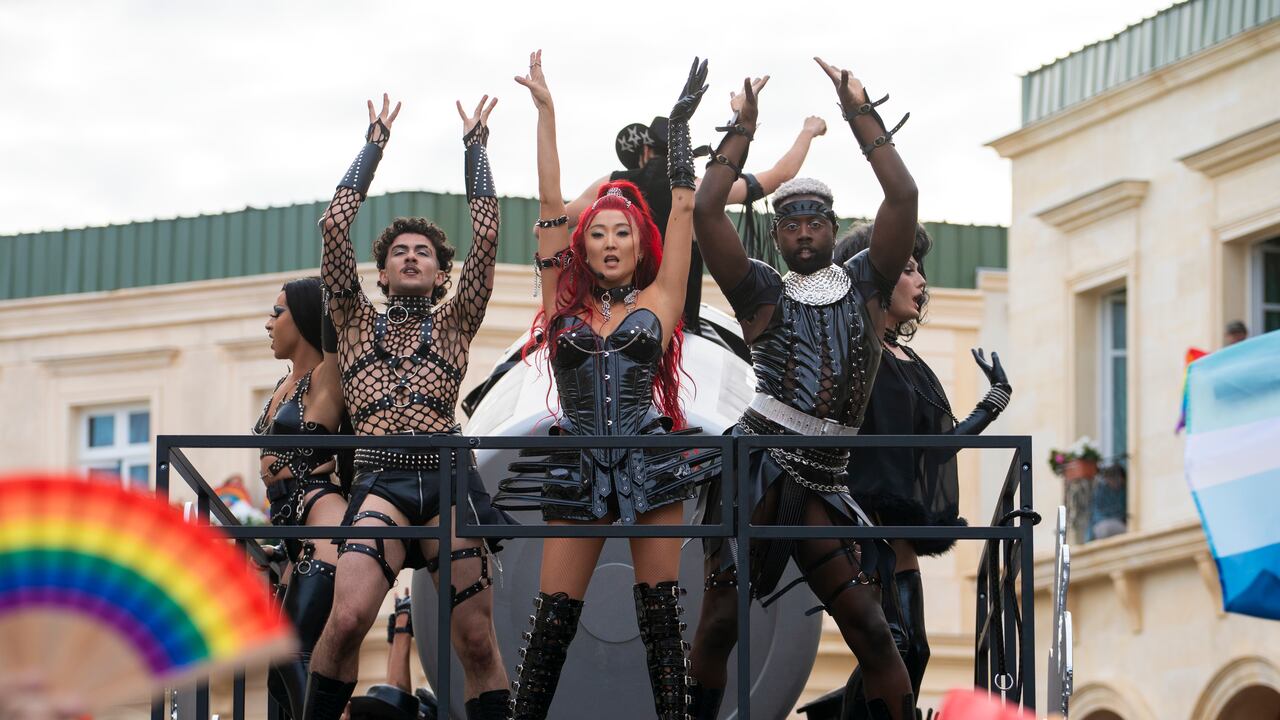 Emily in Paris. Ashley Park as Mindy in Emily in Paris. Cr. Caroline Dubois/Netflix © 2025