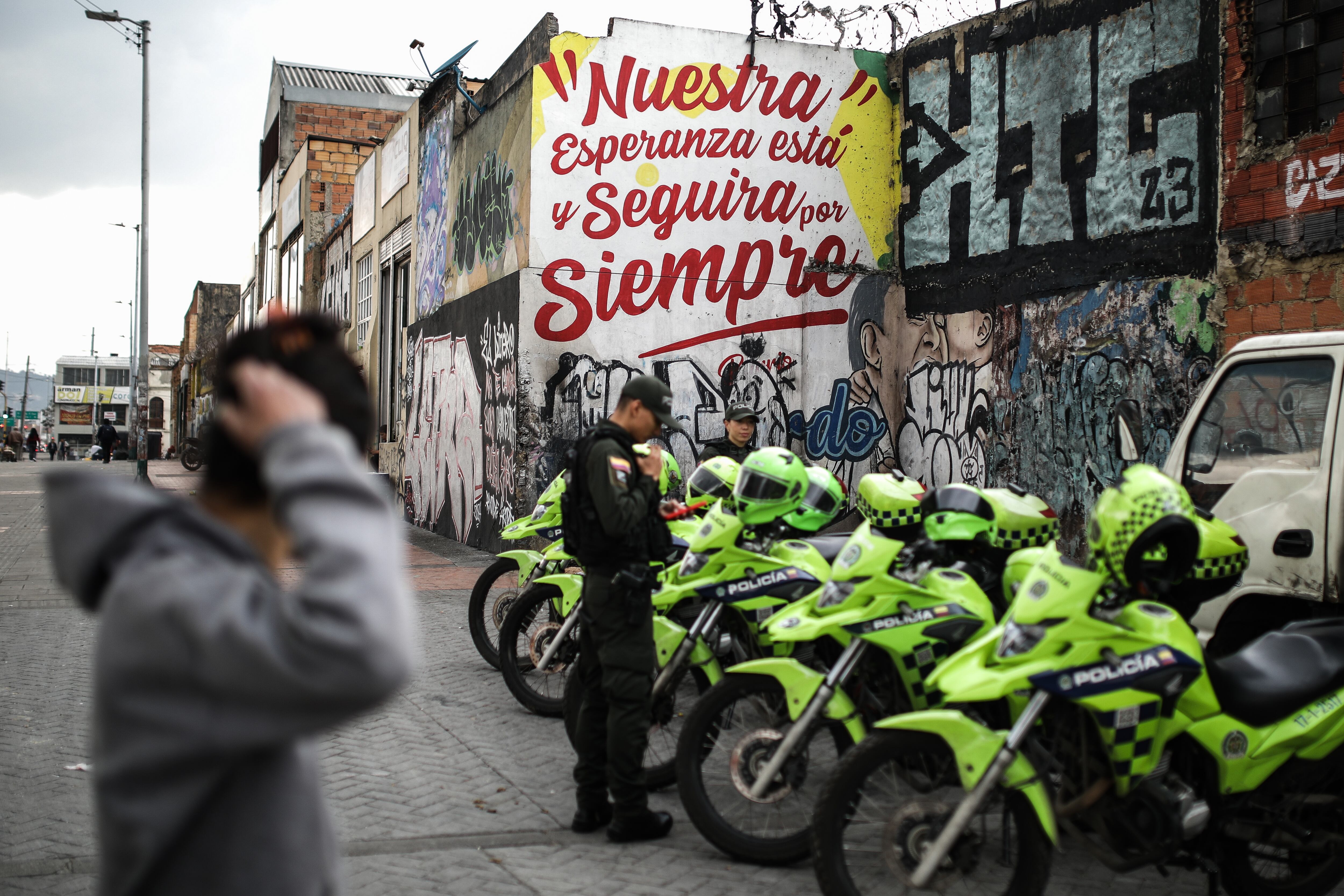Intervención en el barrio san bernardo en el centro de Bogotá
Policía Nacional
Armas blancas y drogas
Habitante de calle