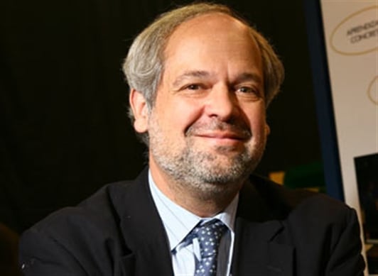 “Los países que se adaptan y adoptan, para emplear una frase de Darwin, son los países que sobreviven; los que no, acaban siendo parte de un hermoso museo de arqueología”.