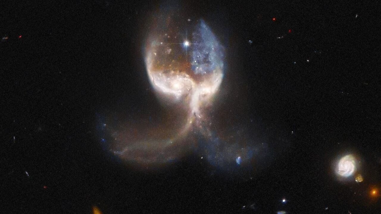 Sistema de galaxias en fusión Ala del Ángel
ESA/HUBBLE & NASA, W. KEEL; J. SCHMIDT
25/4/2022